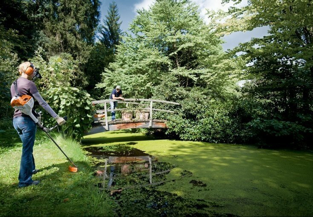 Бензиновый триммер STIHL FS 250 BrushCut, 1.6 кВт, антивибрационная система, плечевой ремень