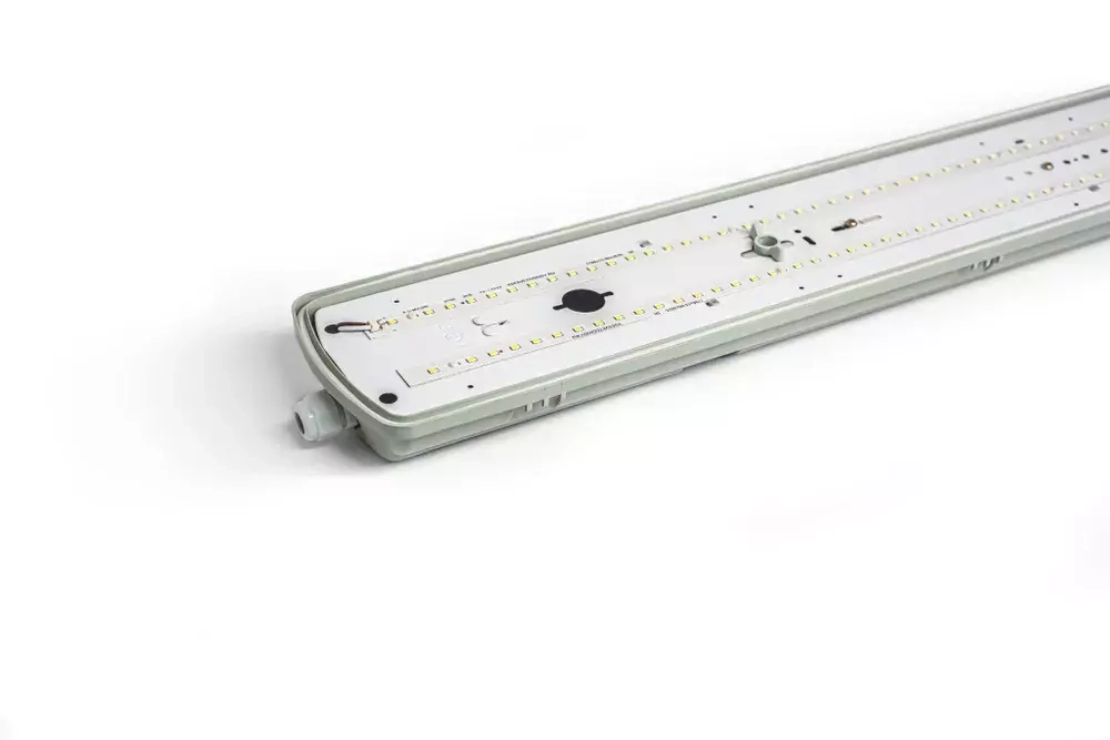 Светильник LED ДСП Айсберг 58W-7250Лм IP65 4000К опал 1262x124x85мм vs102-58-op-4k