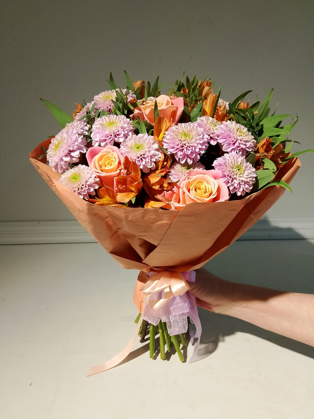 Букет из хризантем и альстромерии (С0033)