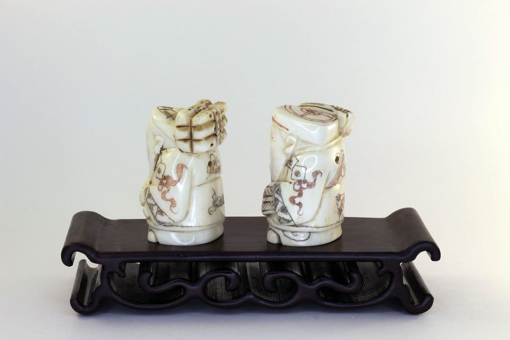 Сет нэцкэ Дзюродзин и Фукурокудзю на подставке