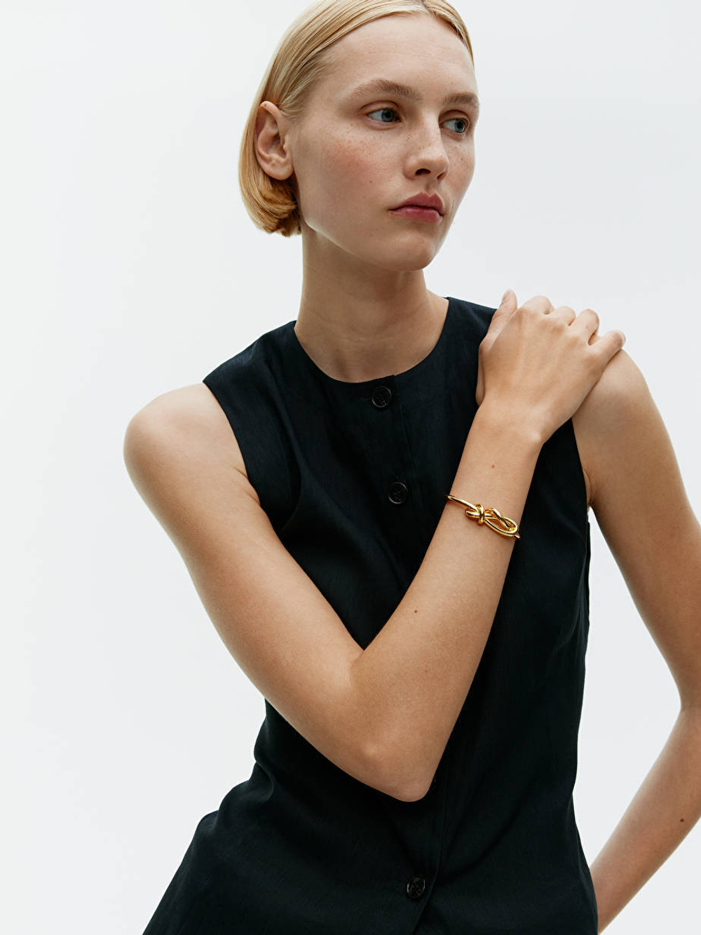 ARKET БРАСЛЕТ-МАНЖЕТА С УЗЛОМ, ЗОЛОТОЙ