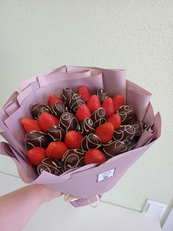 Букет из клубники " Притяжение"