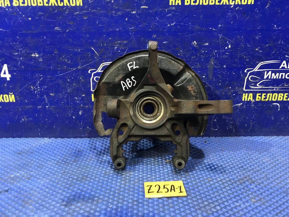 Ступица передняя левая MITSUBISHI COLT 2003