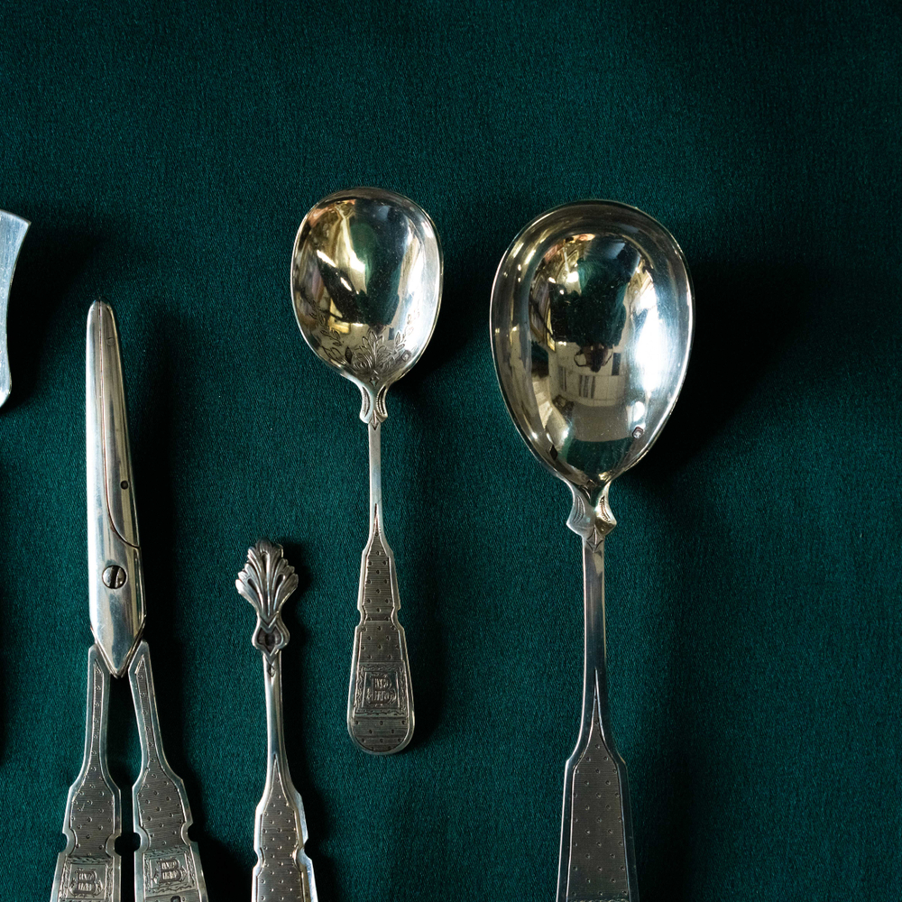 Комплект приборов для сервировки стола