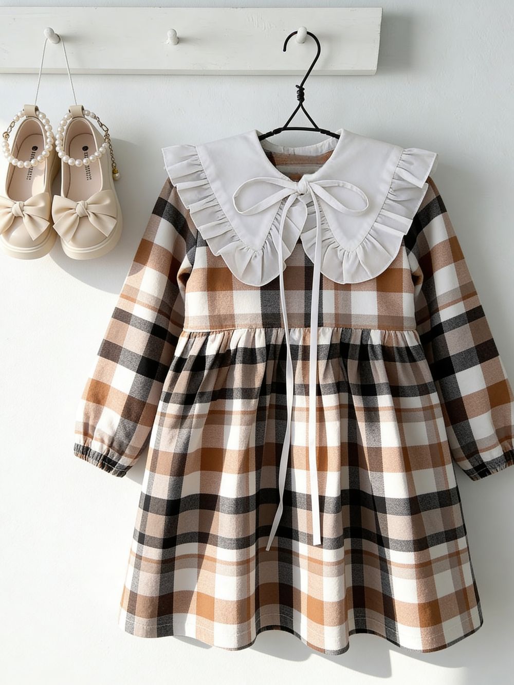 Платье на девочку со сьемным воротником