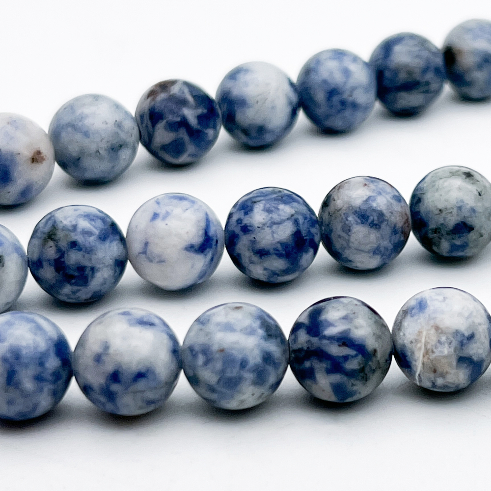 Содалит бусины, диаметр 10,5-10,7 мм, цена за 18 шт (1/2 нити)