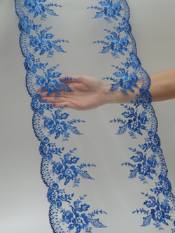 Кружево вышивка на сетке молочная с ультрамарином неэластичная ширина 32 см