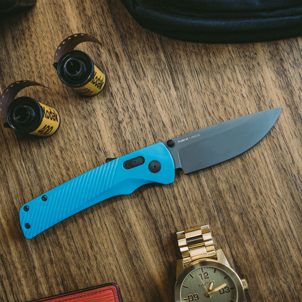 Нож SOG 11-18-03-41 Flash Mk3 Civic Cyan