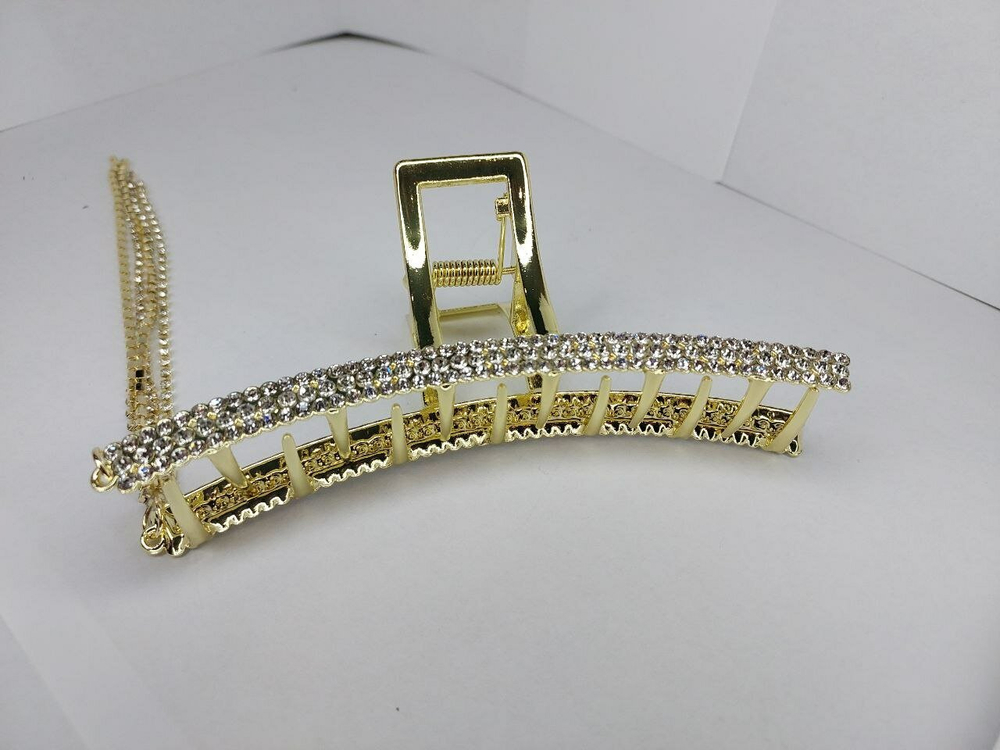 Заколка. Краб зажим для волос с квадратной дугой с тремя полосками из страз и длинными кисточками. Цвет золото