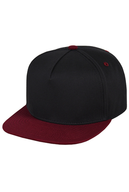 Бейсболка черная с бордовым козырьком и застежкой сзади