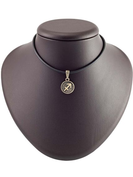 Изображение знака зодиака стрелец из бронзы на постаменте.