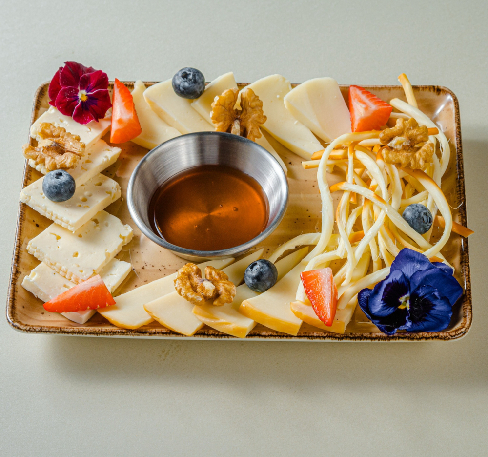 Кавказские сыры в ассортименте