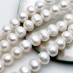 Жемчуг, размер около 8,5-9,5 мм, цена за 11 шт (1/4 нити)