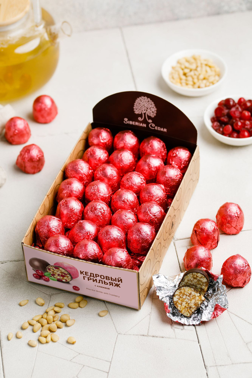 Кедровый грильяж с Клюквой / шоу-бокс / 540 г / ТМ Сибирский кедр