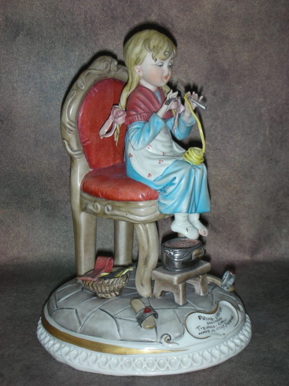 Статуэтка. Фарфор. Ранние работы. Capodimonte. Италия