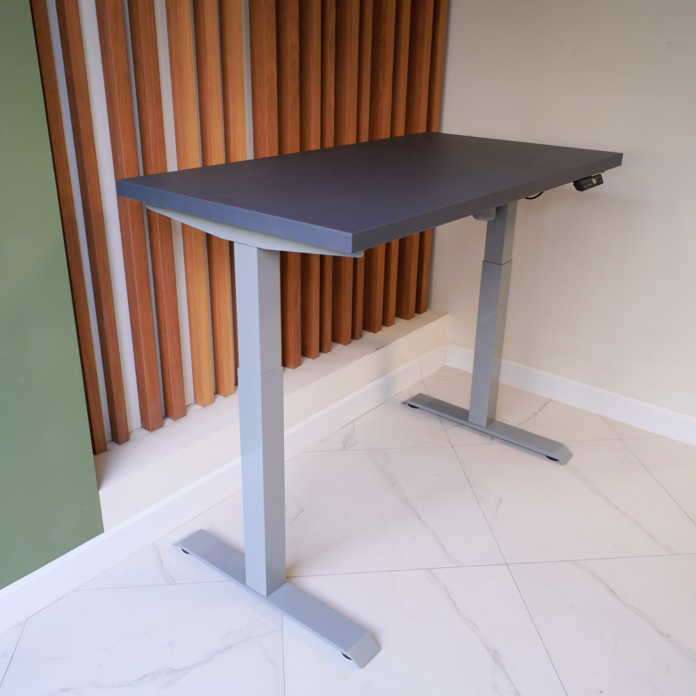Регулируемый компьютерный стол Motor UP с регулировкой по высоте — столешница МДФ сланцево-серый