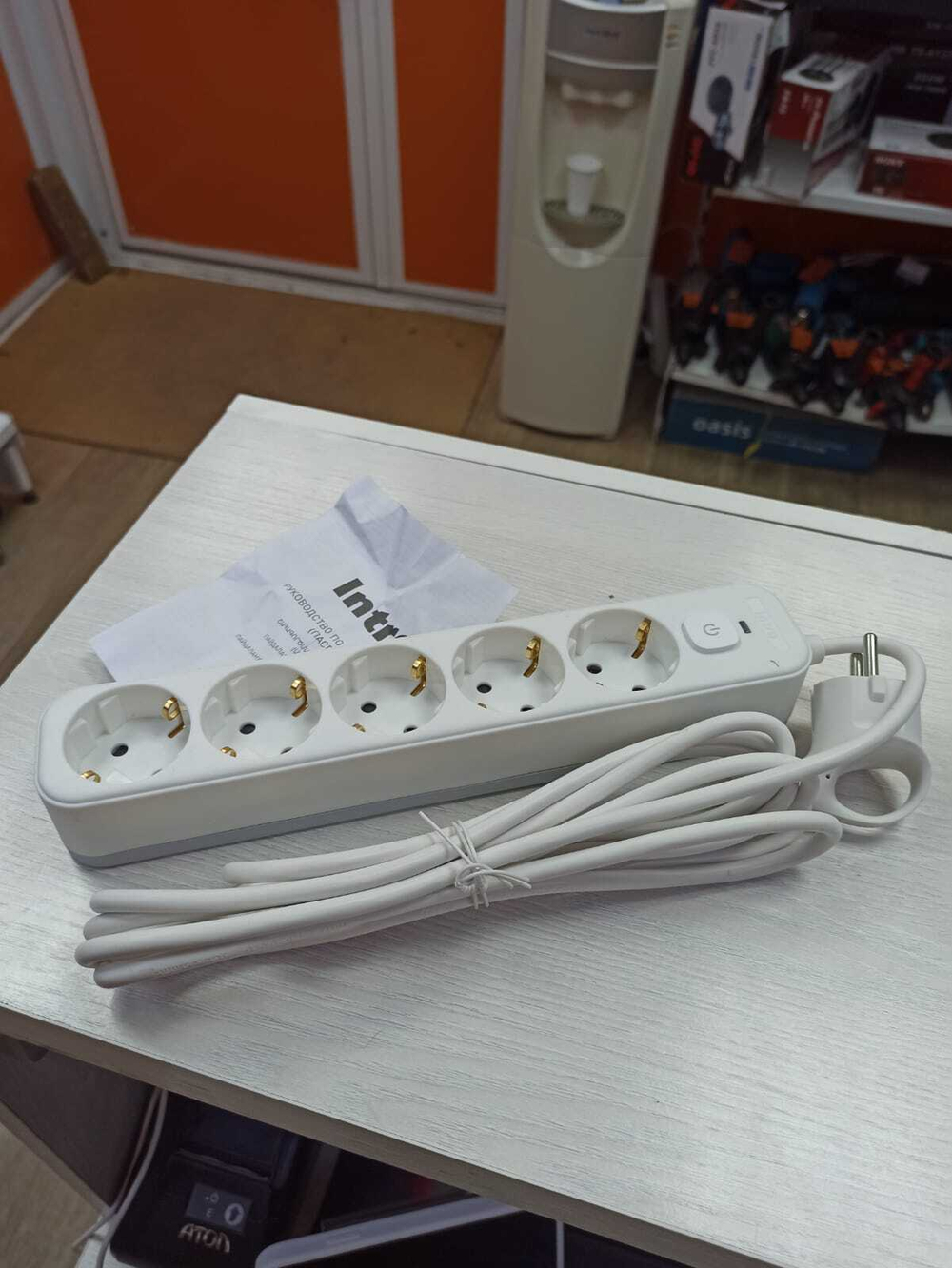 Сетевой фильтр Intro SFE530-W 5 розеток 10А 2200W белый 3 м