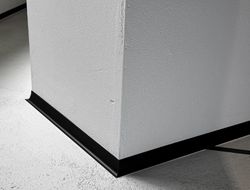 Щелевой плинтус Pro Design Corner L 584 коньяк, 2700x15,5x30 мм