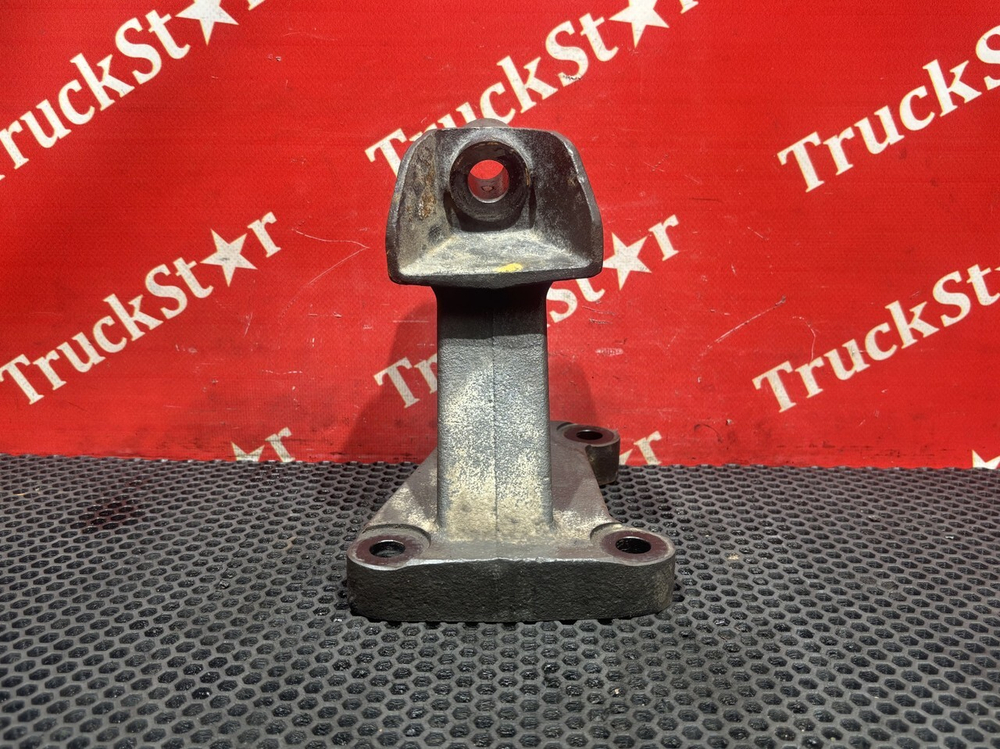 Кронштейн двигателя передний правый 2019г