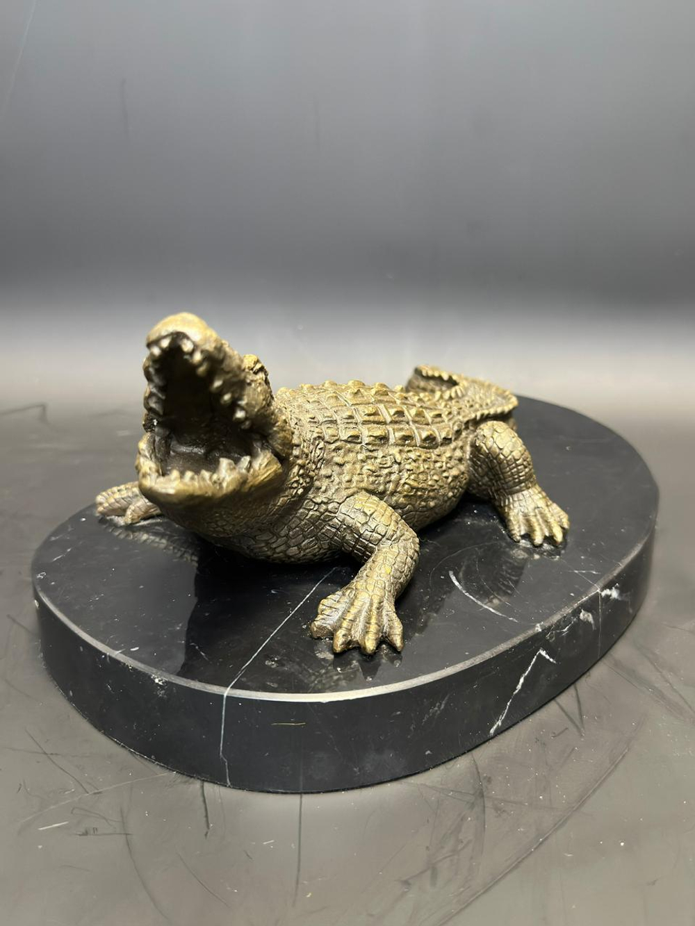 Бронзовая скульптура «Крокодил»