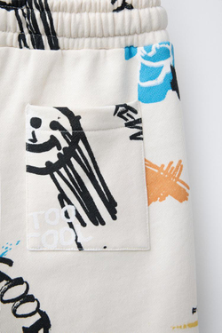 ZARA ШОРТЫ ИЗ МЯГКОЙ ТКАНИ С ПРИНТОМ «ГРАФФИТИ», ЖЕЛТОВАТО-БЕЛЫЙ