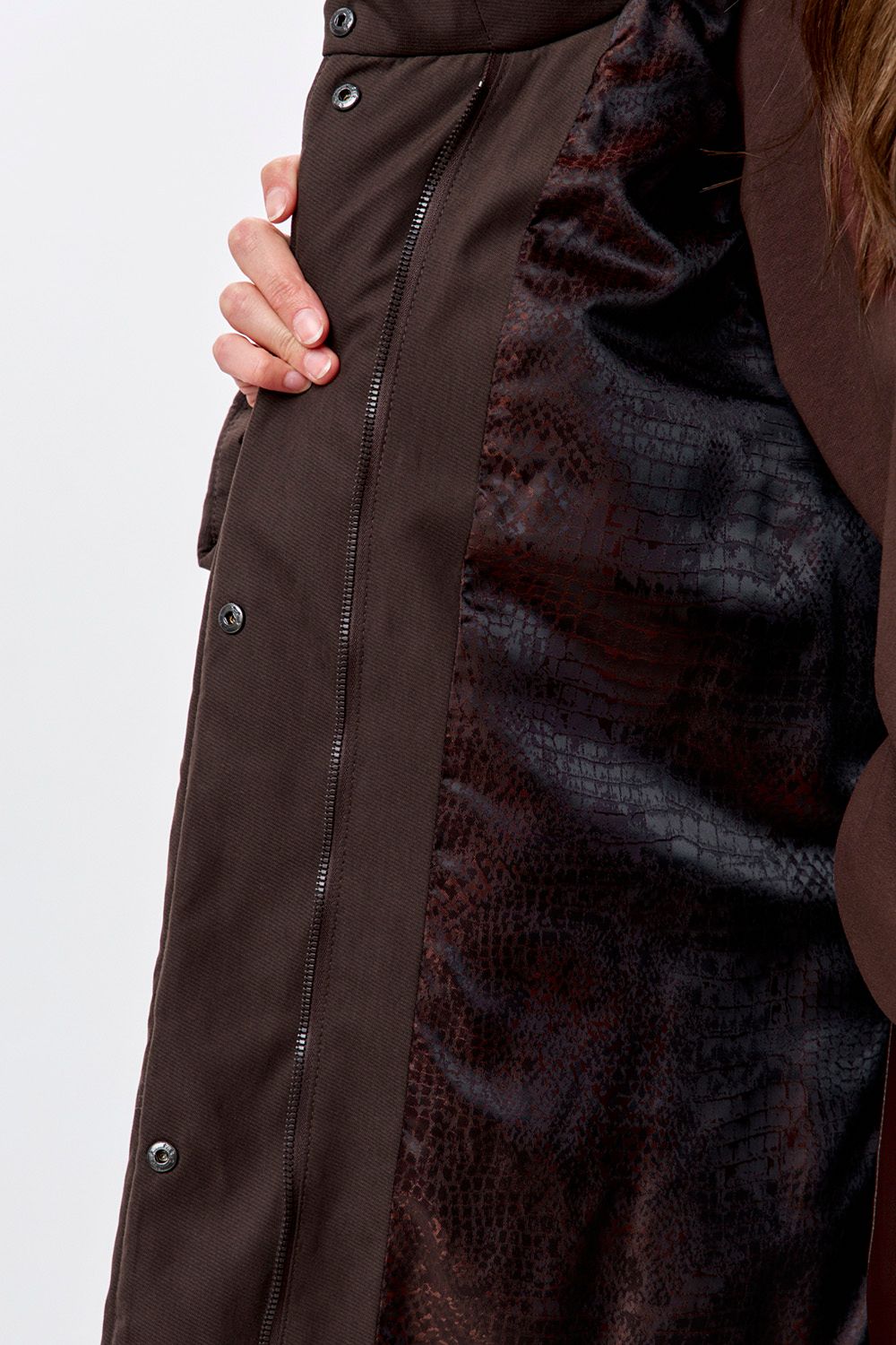 Куртка зимняя на поясе Фрости шоколадного цвета