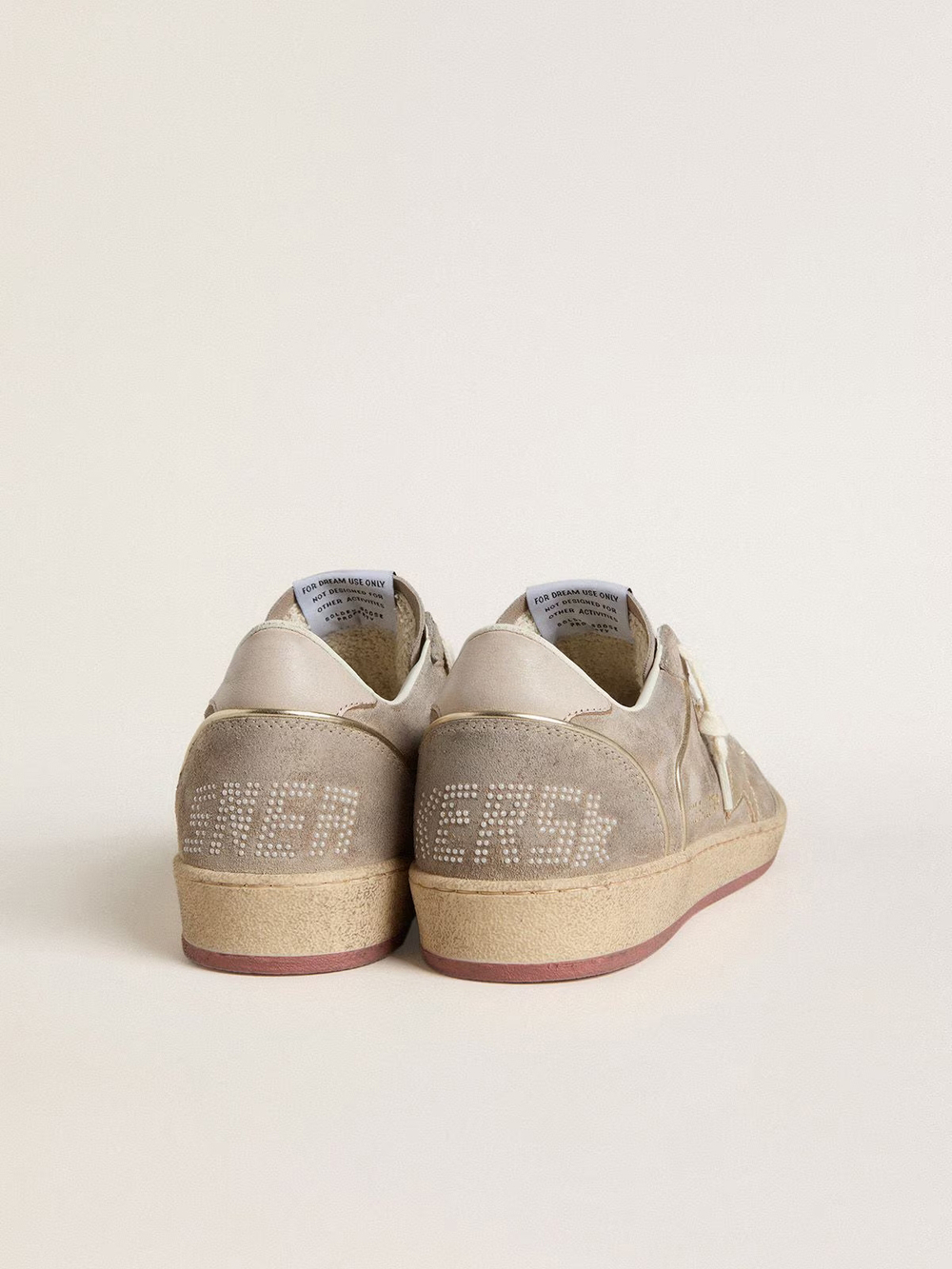 Ball Star Donna in suede beige con stella in pelle laminata oro e scritta in perle