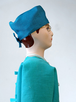 Кукла коллекционная фарфоровая Врач-хирург.