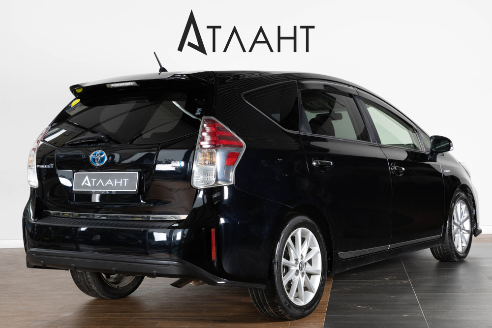 Toyota Prius Alpha, 2016 год