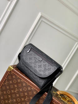 Louis Vuitton Pulse Messenger