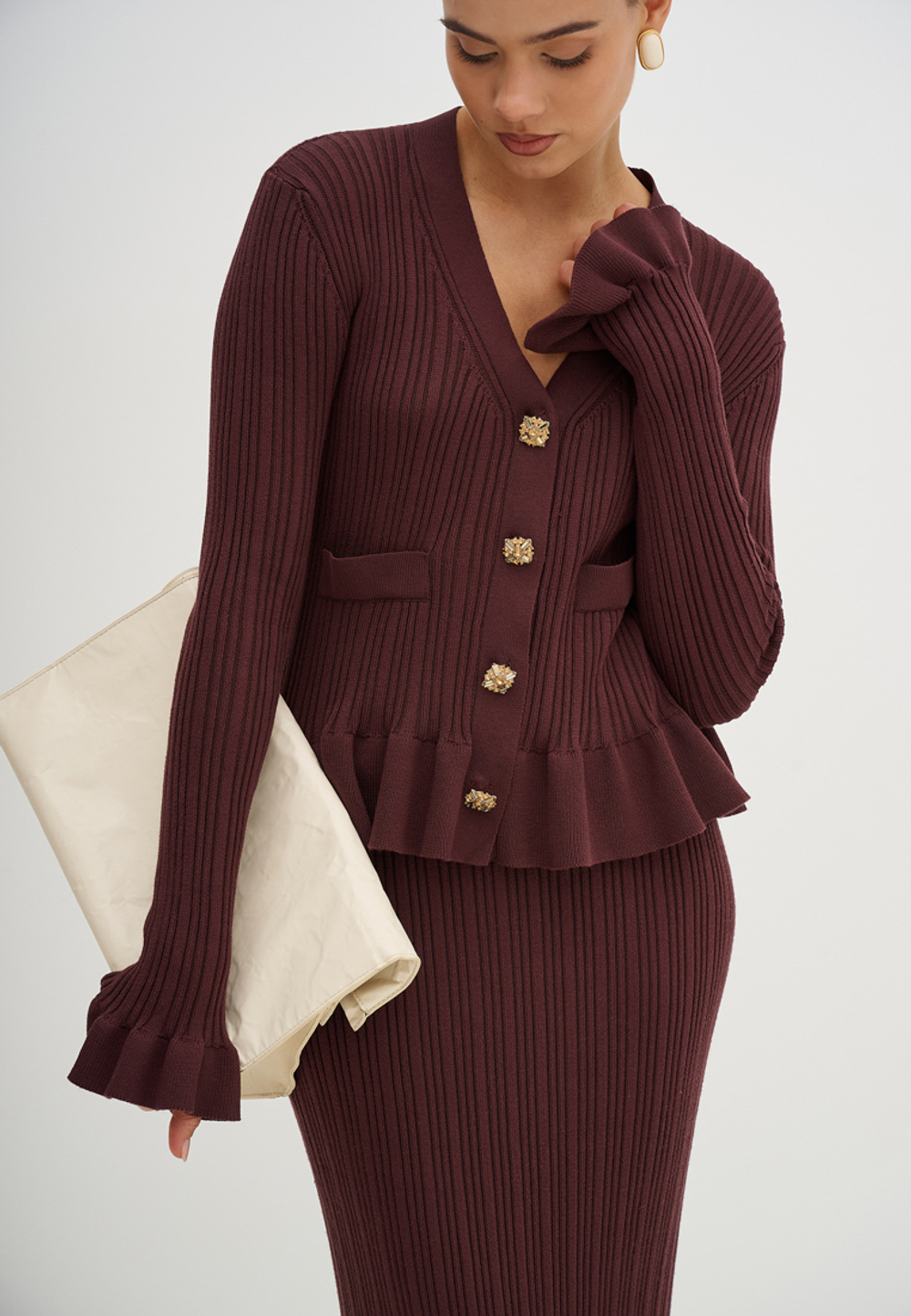 Костюм трикотажный с юбкой шоколадного цвета