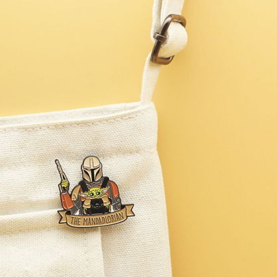 Значок металлический "Мандолорец и Малыш Йода" 3,5*4 см