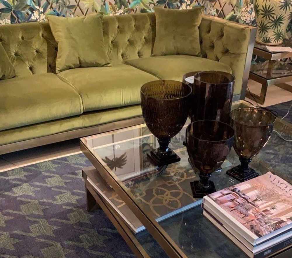 Ваза на ножке коричневая 39 см