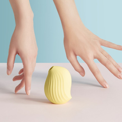 Cuddly Bird Желтый вибростимулятор с функцией вакуумной стимуляции и беспроводной зарядкой