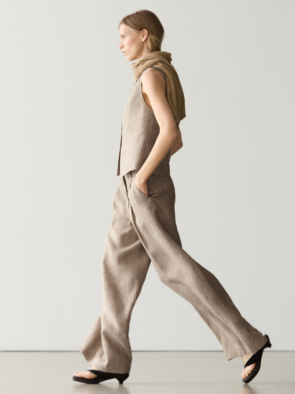 Massimo Dutti Брюки из меланжевой льняной ткани со складками, бежевый