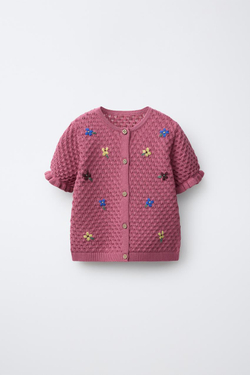ZARA КАРДИГАН С ВЫШИТЫМИ ЦВЕТАМИ, МАЛИНОВЫЙ