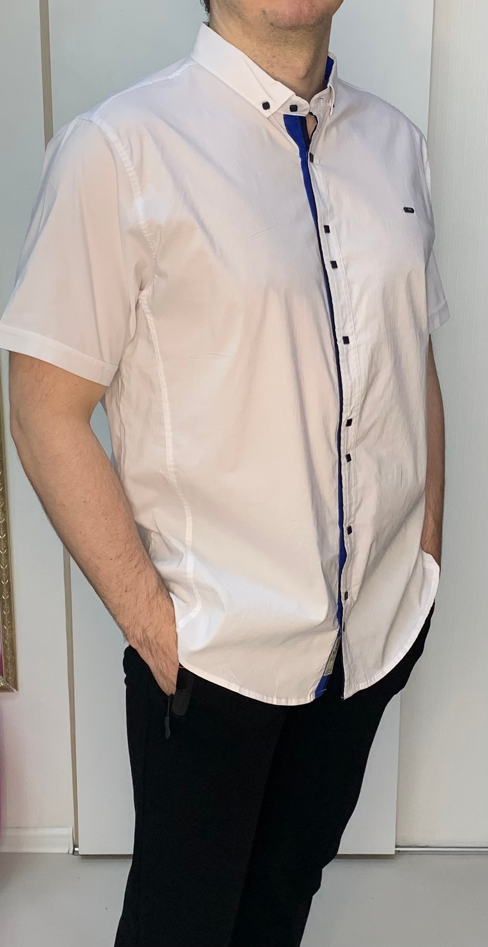 Мужская белая рубашка с коротким рукавом