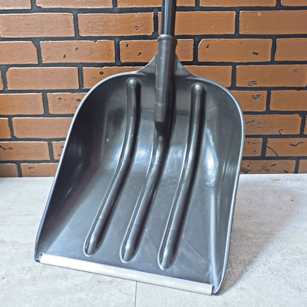 Лопата снеговая "Эверест" 380*530мм с металл. крашеным черенком и V-обр ручкой