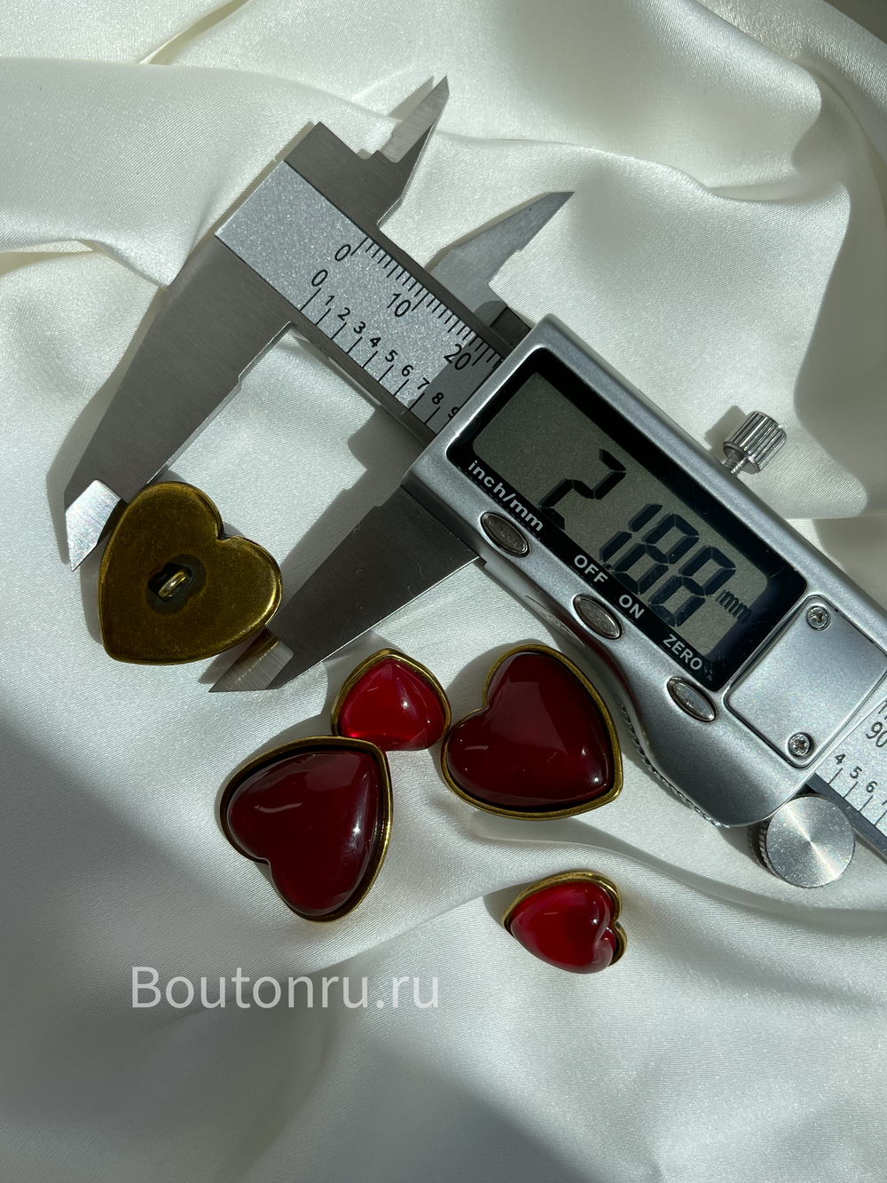 Пуговицы красные сердечки