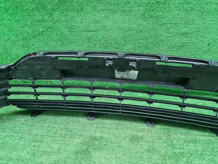 Решетка переднего бампера Toyota Camry xv70 20-нв