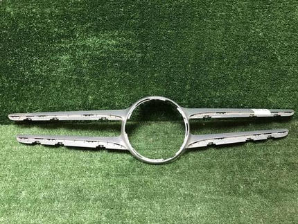 Накладка решетки радиатора Mercedes C W205 14-18