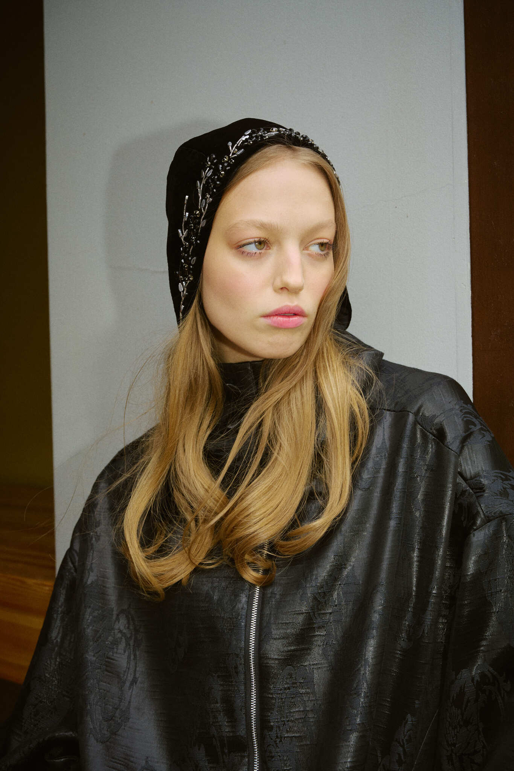 Бархатный чепчик с декором