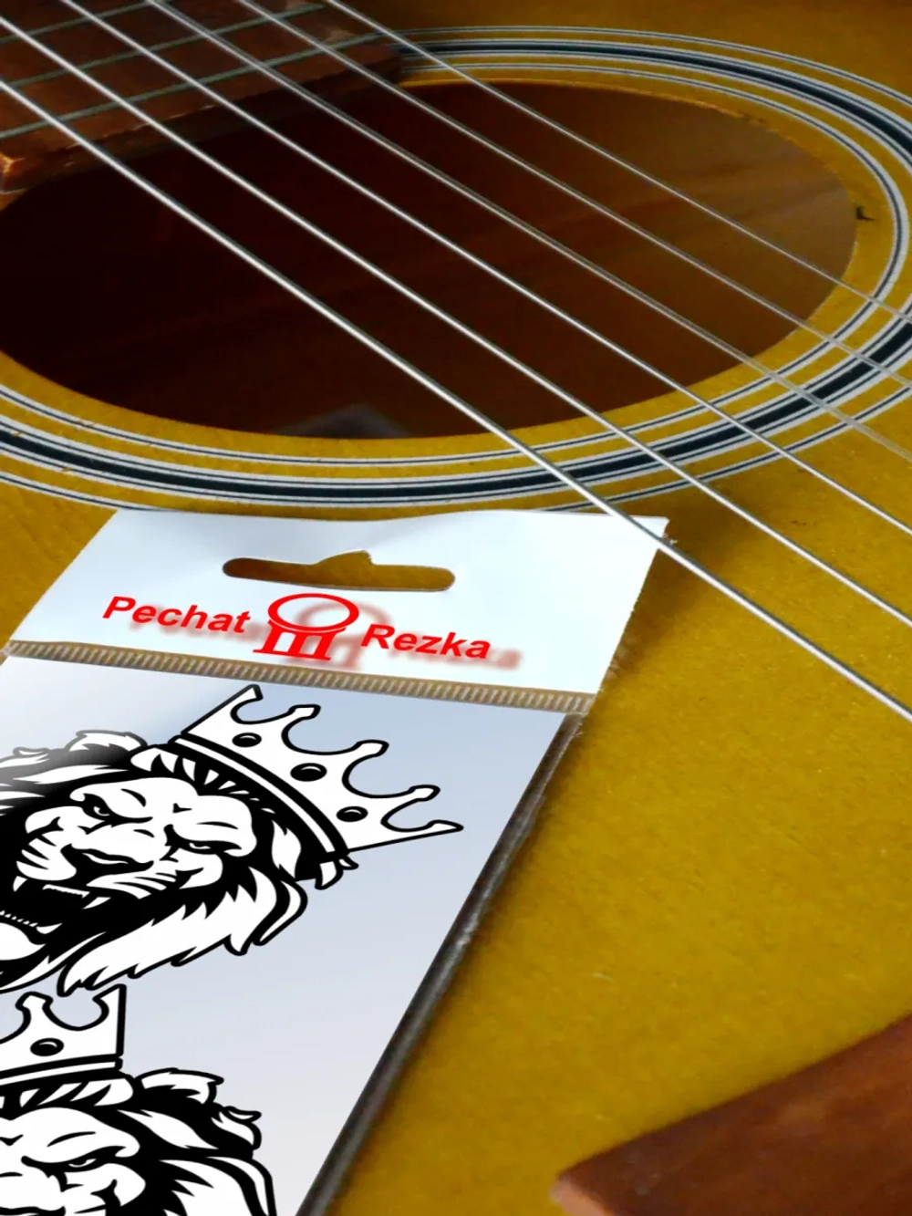 Стикеры - Черно-белый лев в короне