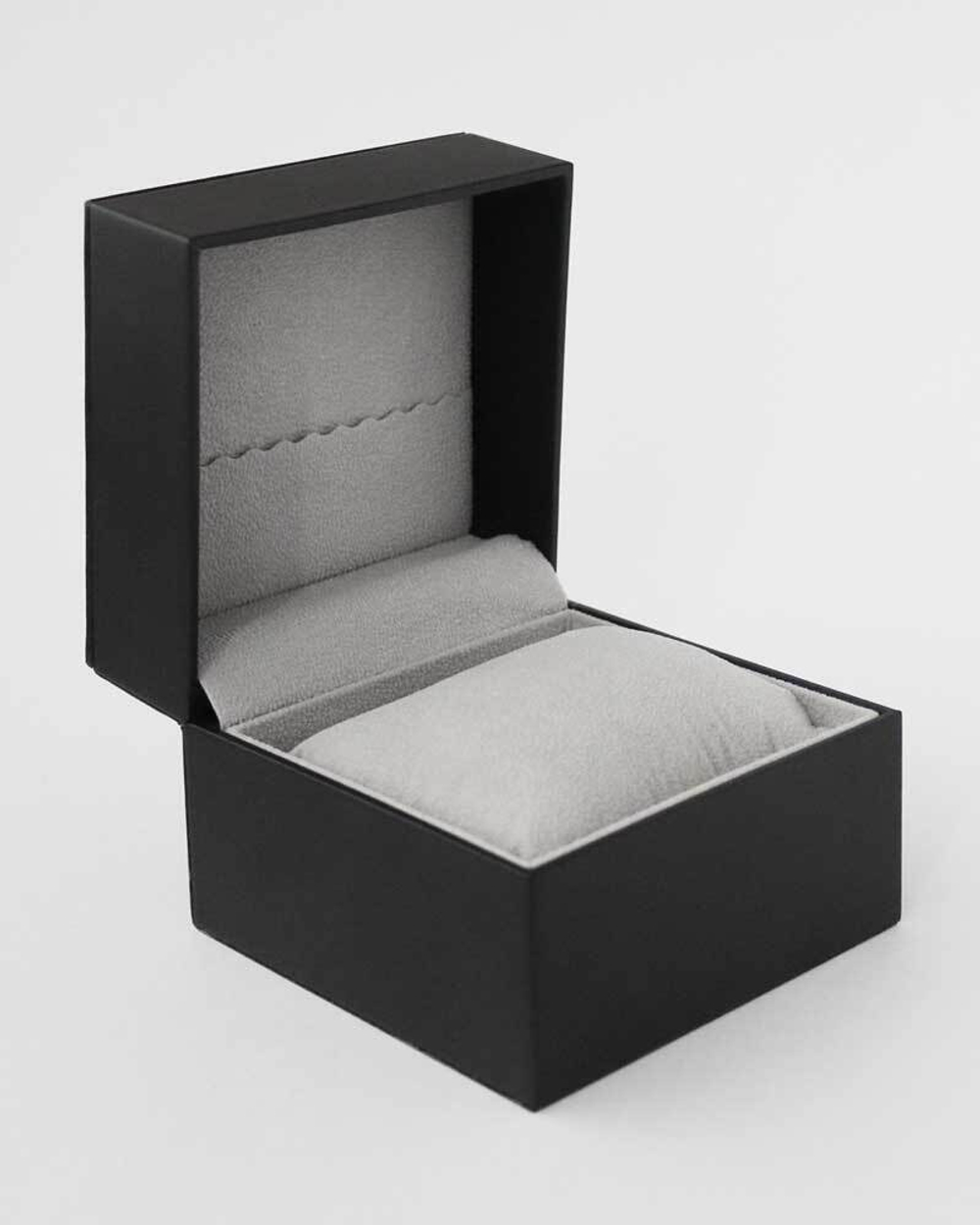Коробка с искусственной кожей и замшевым ложементом для браслета