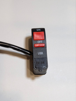 Пульт переключатель c USB на руль 22мм для мотоциклов, электровелосипедов и электросамокатов универсальный