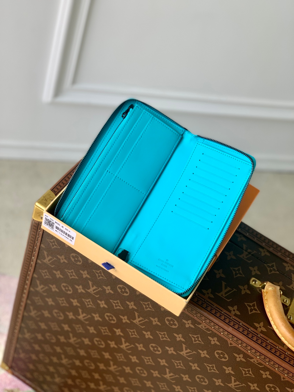 Louis Vuitton Zippy Vertical Wallet