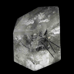 Кристалл кварц с шерлом асс.