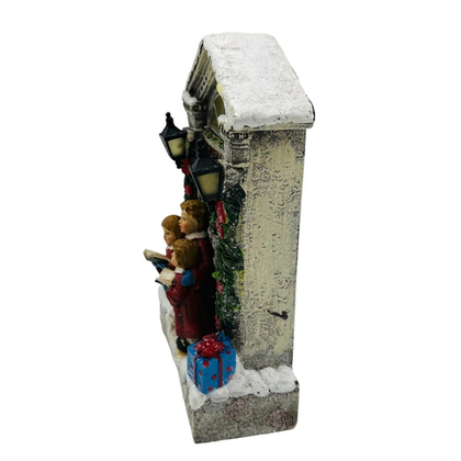 Дети поют возле дома 23 см