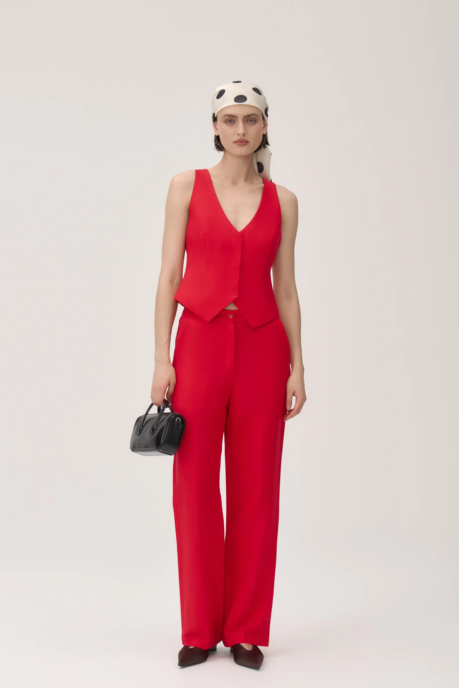 Льняной приталенный жилет