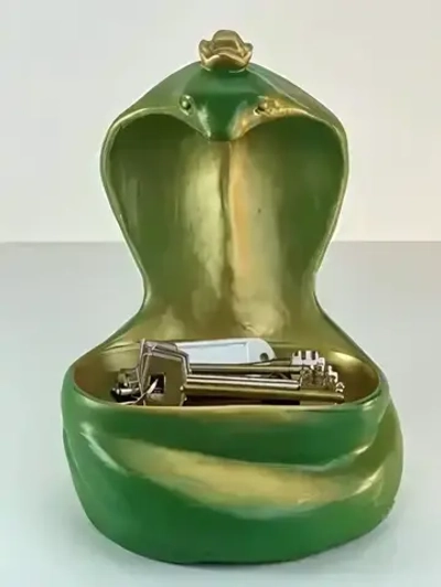 Статуэтка-подставка для мелочей 22*16см «Змея» (зеленая)